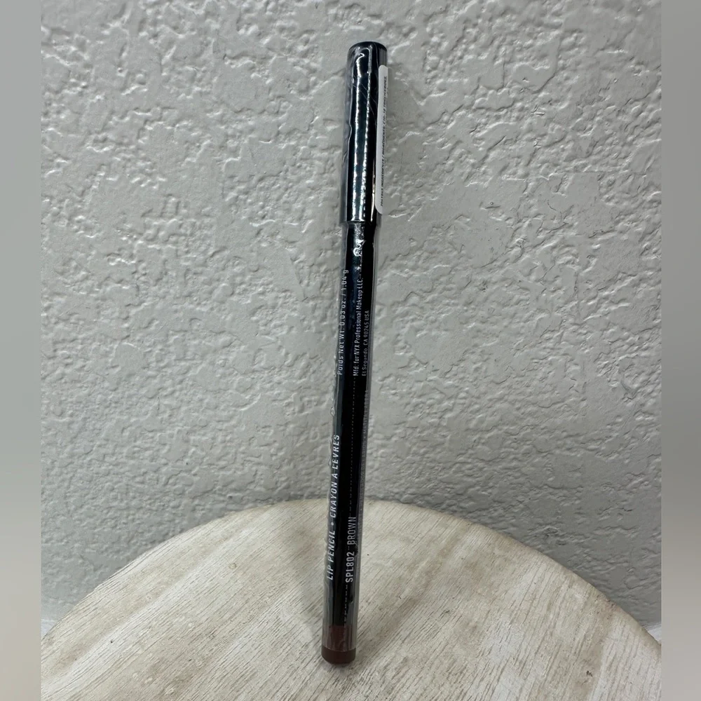 $3 🌙‎ NYX Lip Pencil In Brown NEW Full Sz